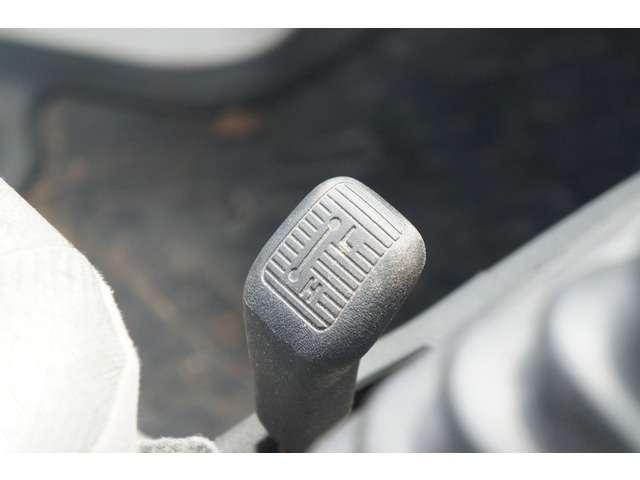 ミニキャブトラック Ｖタイプ　禁煙　４ＷＤ　エアコン　５速マニュアル（32枚目）