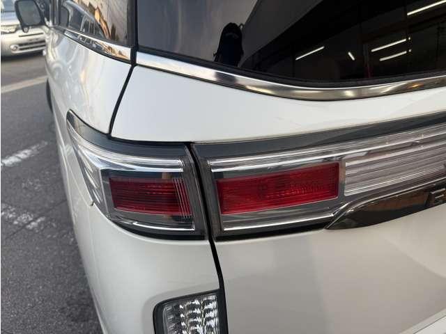 エルグランド ２．５　ライダー　ナビＴＶ　スマキ―　両側電スラ　後席モニター　レザーシート　Ｗエアコン（9枚目）