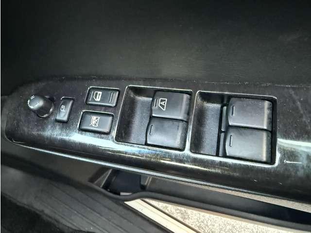 エルグランド ２．５　ライダー　ナビＴＶ　スマキ―　両側電スラ　後席モニター　レザーシート　Ｗエアコン（35枚目）