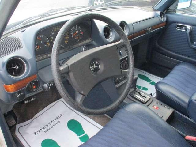 ミディアムクラス 280E 正規ディーラー車 左H ETC クルコン 記録簿 Fマット(24枚目)