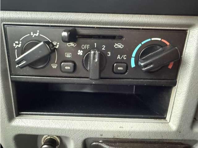 クリッパーバン ＤＸ　禁煙　オートマ　エアコン　パワステ　サイドバイザー　保証付き（27枚目）