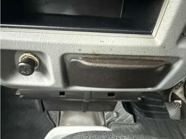 クリッパーバン ＤＸ　禁煙　オートマ　エアコン　パワステ　サイドバイザー　保証付き（29枚目）