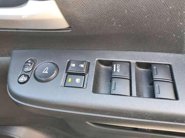 ステップワゴンスパーダ Ｓ　パワーエディション　禁煙　ナビＴＶ　スマキ―　後席モニター　Ｂカメ　ＥＴＣ　アイスト（31枚目）