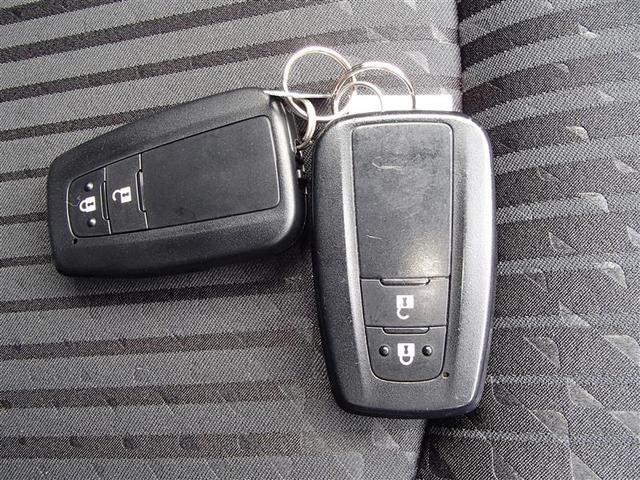 Sセーフティプラス ワンセグ 横滑り防止 SDナビ バックガイドモニター ETC 盗難防止 LEDヘッドランプ スマートキー クルーズコントロール コーナーセンサーBlue tooth オートマチックハイビーム 安全装置(17枚目)