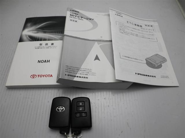 ノア Ｓｉ　地デジ　ＤＶＤ視聴可　ダブルエアコン　ＬＥＤヘットライト　ＥＴＣ付き　横滑り防止機能　ナビＴＶ　三列シート　ＡＷ　ＡＡＣ　パワーウインドウ　メモリーナビ　ＡＢＳ　ミュージックプレイヤー接続可（28枚目）