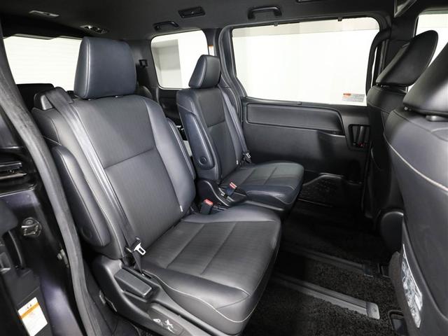 エスクァイア ハイブリッドＧｉ　ブラックテーラード　オートクルーズコントロール　地デジＴＶ　スマートキー　ナビ＆ＴＶ　ＬＥＤヘッド　キーレス　ＥＴＣ　メモリーナビ　パワーウィンドウ　パワーステアリング　横滑り防止機能　Ｗエアコン　３列シート　ＤＶＤ（20枚目）