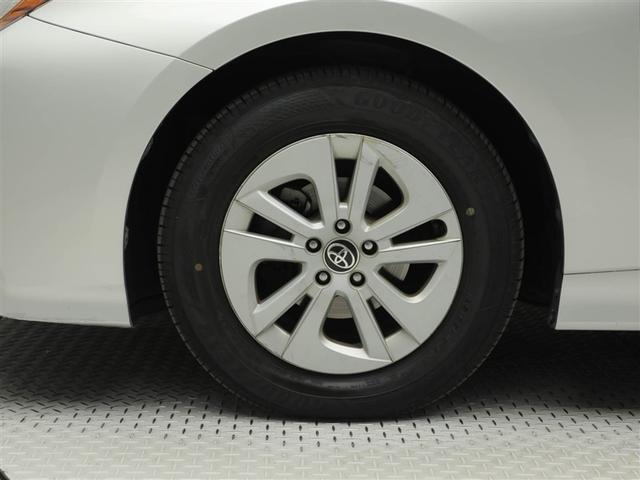 プリウス Ｅ　パワーウインドウ　キーレス　スマートＫ　盗難防止システム　１オーナー　ダブルエアバック　ＥＴＣ装備　パワーステアリング　オートエアコン　メモリーナビ　ＡＢＳ　エアバック　ＬＥＤヘッドランプ　ドラレコ（29枚目）