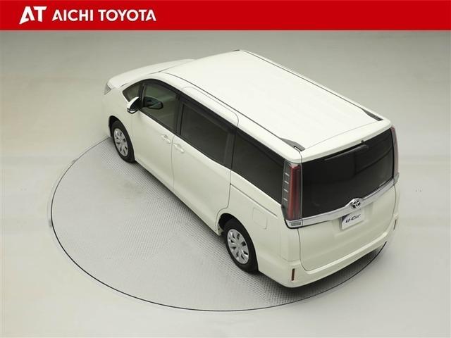 ノア Ｘ　イモビライザー　アイドリングストッ　ＤＶＤ再生可　ＡＵＸ　デュアルエアコン　ワンオーナー車　クルーズＣ　バックモニタ－　地デジＴＶ　ＬＥＤランプ　スマートキ　オートエアコン　ＥＳＣ　ナビ＆ＴＶ　３列（12枚目）