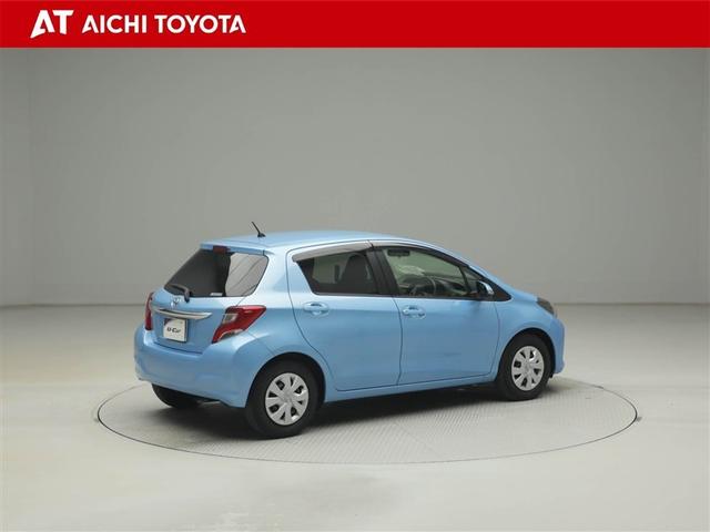 ヴィッツ Ｆ　アイドリングストップ車　パワーウィンドウ　エアバック　Ｗエアバック　エアコン　横滑り防止装置　キーレスキー　パワステ　ＡＢＳ　ミュージックプレイヤー接続可　ワンオーナー（6枚目）