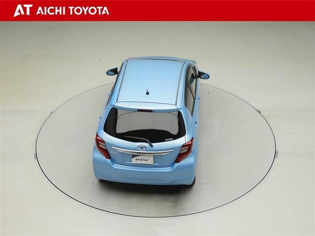 ヴィッツ Ｆ　アイドリングストップ車　パワーウィンドウ　エアバック　Ｗエアバック　エアコン　横滑り防止装置　キーレスキー　パワステ　ＡＢＳ　ミュージックプレイヤー接続可　ワンオーナー（13枚目）