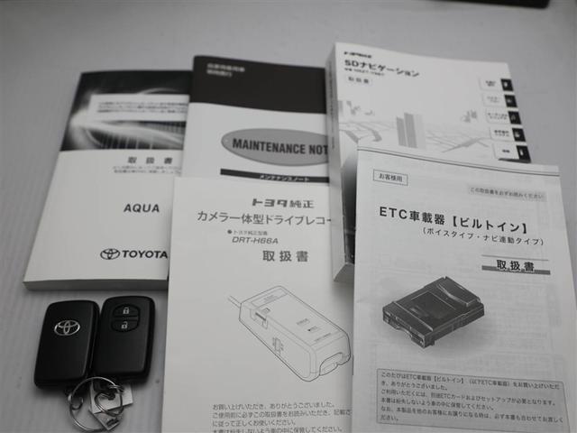 アクア クロスオーバー　メディアプレイヤー接続　Ｂカメラ　地デジ　イモビライザー　ナビＴＶ　エアコン　ＬＥＤ　ＥＳＣ　ドライブレコーダー　アルミホイール　キーフリー　ＤＶＤ再生可　ＥＴＣ　パワーステアリング　パワーウィンドウ（29枚目）