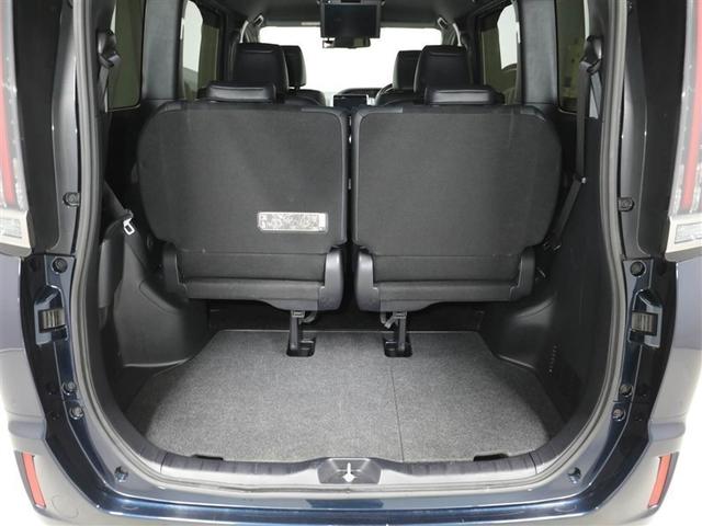 エスクァイア ハイブリッドＧｉ　プレミアムパッケージ　地上デジタル　衝突被害軽減　ＬＥＤライト　１オナ　Ｂカメラ　クルコン　スマートキー　メモリナビ　ナビ＆ＴＶ　キーレス　盗難防止装置　ＤＶＤ再生　ＡＢＳ　３列シート　ＥＴＣ　アルミ　オートエアコン（21枚目）