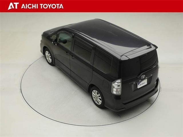 ヴォクシー Ｚ　Ｗエアバック　エアバック　キーレスエントリ　リヤカメラ　ＴＶナビ　三列シート　ＥＴＣ付き　ＡＵＴＯエアコン　アルミホイル　リアエアコン　メモリーナビ　ＡＢＳ　ミュージックプレイヤー接続可　１オーナー（12枚目）