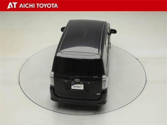 ヴォクシー Ｚ　Ｗエアバック　エアバック　キーレスエントリ　リヤカメラ　ＴＶナビ　三列シート　ＥＴＣ付き　ＡＵＴＯエアコン　アルミホイル　リアエアコン　メモリーナビ　ＡＢＳ　ミュージックプレイヤー接続可　１オーナー（13枚目）