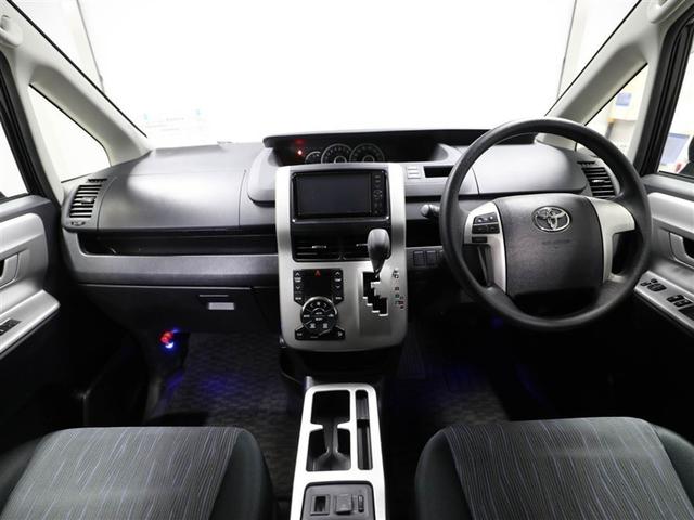 ヴォクシー Ｚ　Ｗエアバック　エアバック　キーレスエントリ　リヤカメラ　ＴＶナビ　三列シート　ＥＴＣ付き　ＡＵＴＯエアコン　アルミホイル　リアエアコン　メモリーナビ　ＡＢＳ　ミュージックプレイヤー接続可　１オーナー（18枚目）