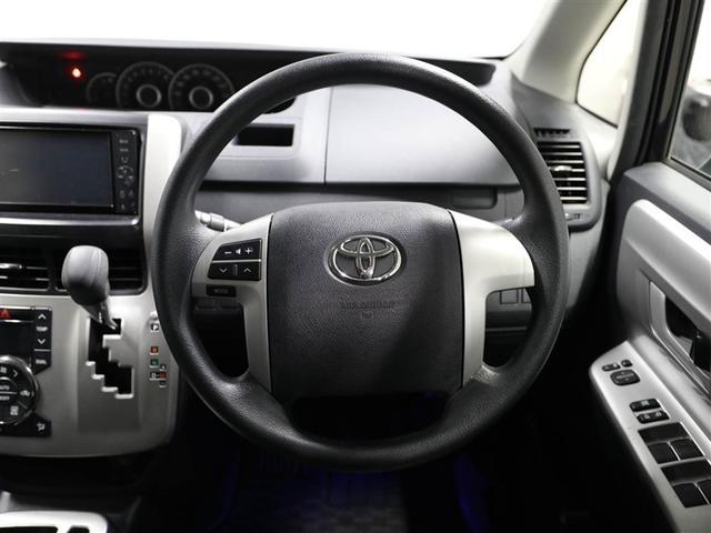 ヴォクシー Ｚ　Ｗエアバック　エアバック　キーレスエントリ　リヤカメラ　ＴＶナビ　三列シート　ＥＴＣ付き　ＡＵＴＯエアコン　アルミホイル　リアエアコン　メモリーナビ　ＡＢＳ　ミュージックプレイヤー接続可　１オーナー（25枚目）