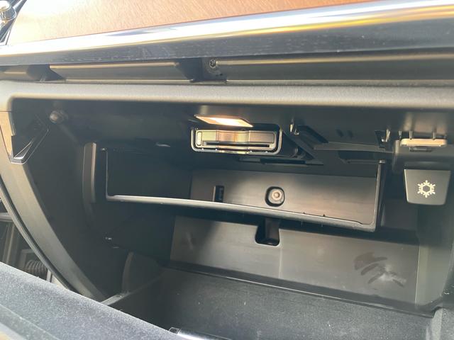 V90 T6AWDインスクリプション/Bowers&Wilkins/パワーバックドア/ETC/全方位カメラ&Bカメラ/ローダウン/サンルーフ/マッサージ機能/ナッパレザー/シートヒーター/ベンチレーション(41枚目)