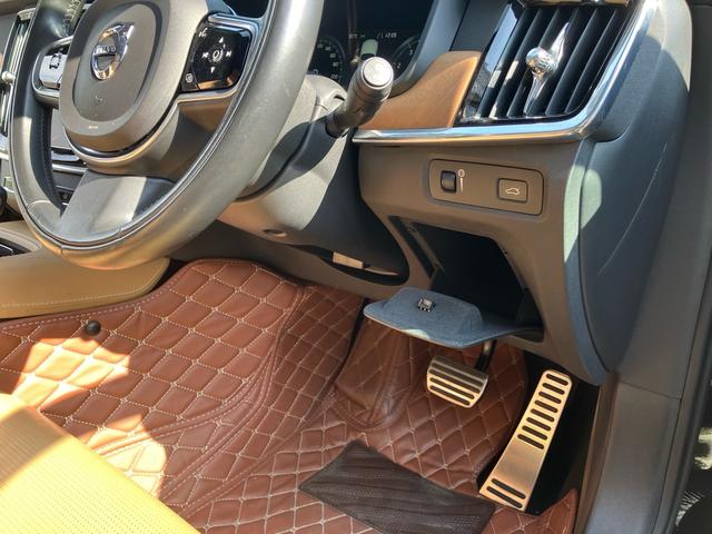 V90 T6AWDインスクリプション/Bowers&Wilkins/パワーバックドア/ETC/全方位カメラ&Bカメラ/ローダウン/サンルーフ/マッサージ機能/ナッパレザー/シートヒーター/ベンチレーション(65枚目)