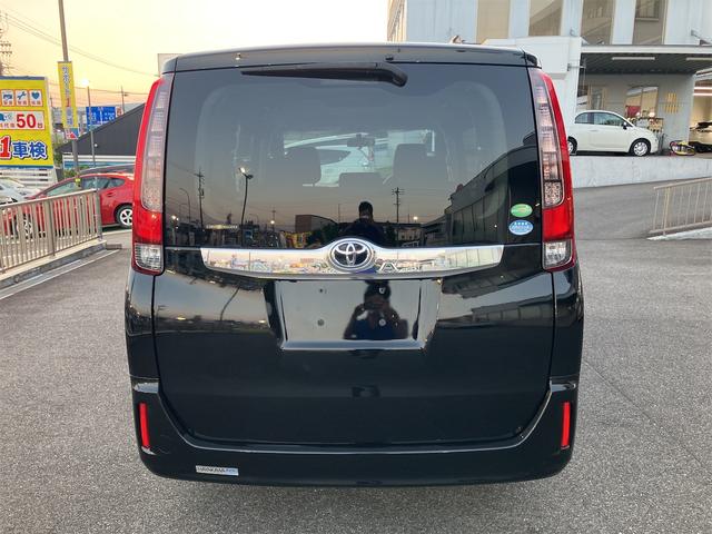 ノア Ｘ　８人乗り　ＬＥＤヘッドライト　パワースライド　ＬＥＤヘッドライト　純正フルセグナビ　ＣＤ／ＤＶＤ　Ｂｌｕｅｔｏｏｔｈ　バックカメラ　ＥＴＣ　オプションスペアタイヤ　社外アルミホイール　オートマ　ＣＶＴ（6枚目）