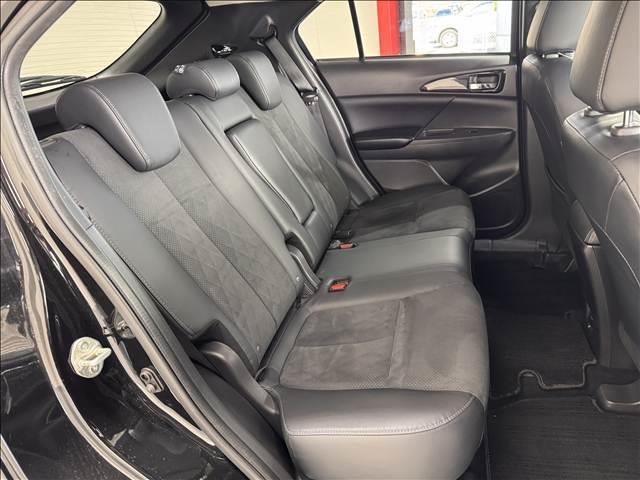 エクリプスクロスＰＨＥＶ Ｇ　レーダークルーズ　シートーヒーター　ＨＵＤ　パワーシート　バックカメラ　ＡＣ１５００Ｗ　クリアランスソナー　ＥＴＣ　ステアリングヒーター　ＵＳＢポート　ヘッドアップディスプレイ　電動パーキングブレーキ（9枚目）