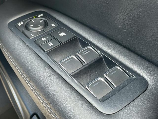ＲＸ ＲＸ４５０ｈ　Ｆスポーツ　４ＷＤ　サンルーフ　黒革シート　３眼ＬＥＤヘッドライト　ＢＳＭ　レーダークルーズ　シートヒーター／クーラー　ステアリングヒーター　パワーバックドア　クリアランスソナー　パワーシート　純正２０インチＡＷ（68枚目）