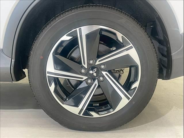 エクリプスクロスPHEV G e-アシスト レーダークルーズ AC1500W ハーフレザー シートヒーター ヘッドアップディスプレイ オートハイビーム コーナーセンサー ステアリングヒーター バックカメラ 電動パーキングブレーキ(22枚目)