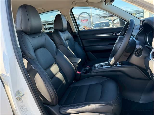 ＣＸ－５ ＸＤ　Ｌパッケージ　黒革　レーダークルーズ　シートヒーター　ステアリングヒーター　電動トランク　クリアランスソナー　オートマチックハイビーム　バックカメラ　ＬＥＤヘッドライト　パワーシート　シートメモリ　ＢＳＭ　ＥＴＣ（8枚目）