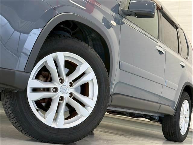 エクストレイル ２０Ｘ　アッシュグレー　純正ナビ　シートヒーター　ルーフレール　バックカメラ　Ｂｌｕｅｔｏｏｔｈ　ＣＤ／ＤＶＤ再生　フルセグ　インテリジェントキー　オートエアコン　オートライト　純正１７インチＡＷ（11枚目）