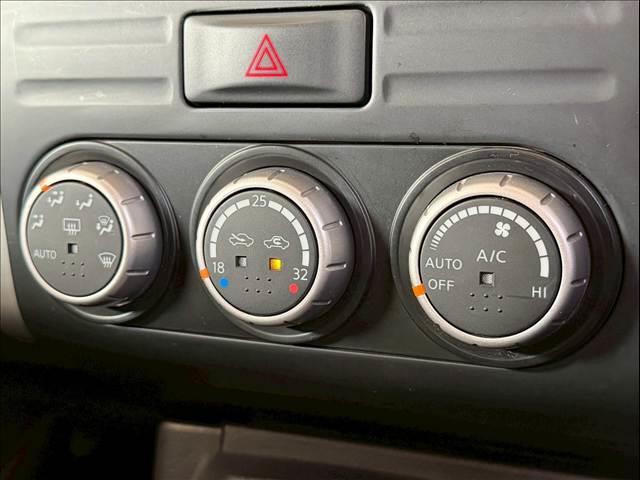 エクストレイル ２０Ｘ　アッシュグレー　純正ナビ　シートヒーター　ルーフレール　バックカメラ　Ｂｌｕｅｔｏｏｔｈ　ＣＤ／ＤＶＤ再生　フルセグ　インテリジェントキー　オートエアコン　オートライト　純正１７インチＡＷ（12枚目）