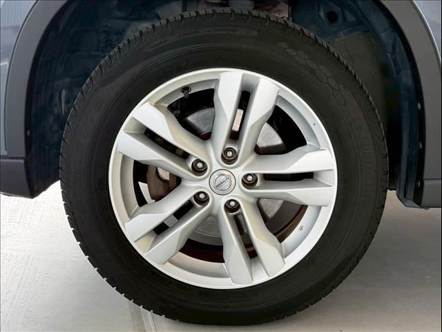 エクストレイル ２０Ｘ　アッシュグレー　純正ナビ　シートヒーター　ルーフレール　バックカメラ　Ｂｌｕｅｔｏｏｔｈ　ＣＤ／ＤＶＤ再生　フルセグ　インテリジェントキー　オートエアコン　オートライト　純正１７インチＡＷ（34枚目）