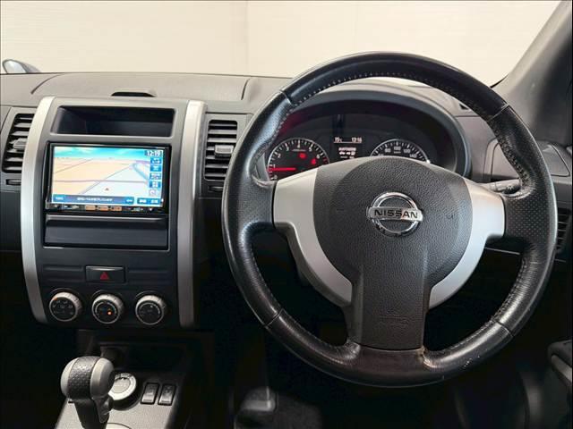 エクストレイル ２０Ｘ　アッシュグレー　純正ナビ　シートヒーター　ルーフレール　バックカメラ　Ｂｌｕｅｔｏｏｔｈ　ＣＤ／ＤＶＤ再生　フルセグ　インテリジェントキー　オートエアコン　オートライト　純正１７インチＡＷ（51枚目）