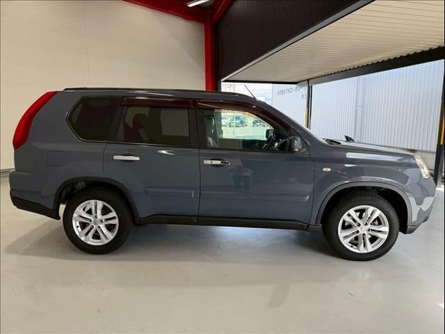 エクストレイル ２０Ｘ　アッシュグレー　純正ナビ　シートヒーター　ルーフレール　バックカメラ　Ｂｌｕｅｔｏｏｔｈ　ＣＤ／ＤＶＤ再生　フルセグ　インテリジェントキー　オートエアコン　オートライト　純正１７インチＡＷ（79枚目）