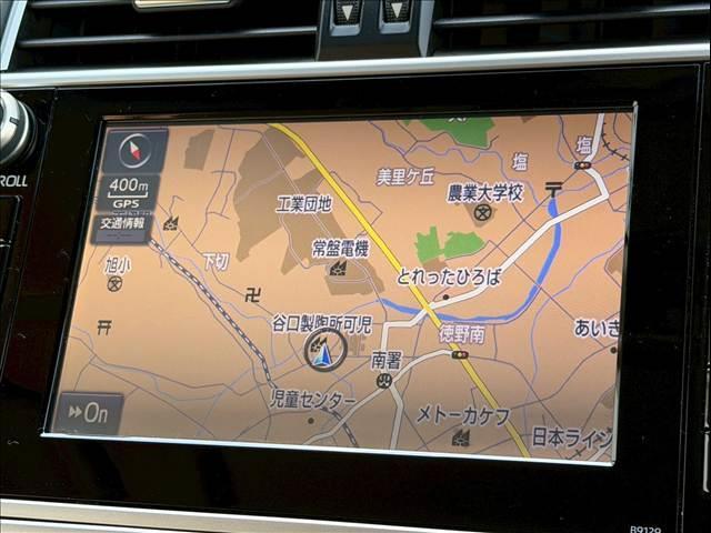 【純正ナビ】人気の純正ナビを装備しております。ナビの使いやすさはもちろん、オーディオ機能も充実！キャンプや旅行はもちろん、通勤や買い物など普段のドライブも楽しくなるはず♪