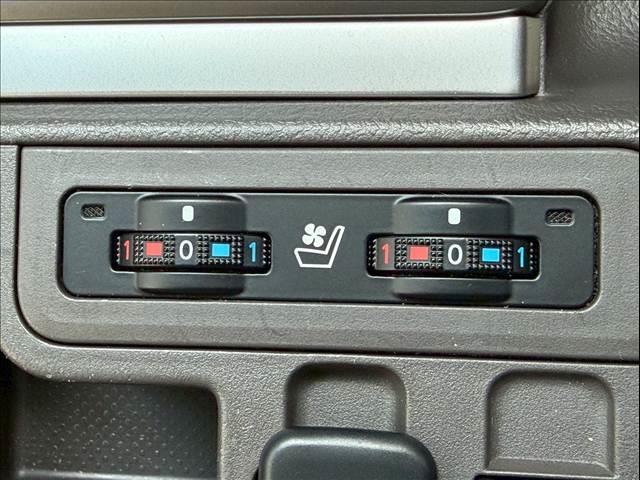 【シートヒーター＆ベンチレーション】冬は冷たく・夏は熱くなりやすいレザーシートのデメリットを軽減してくれます♪季節を問わず快適にお乗りいただけます♪