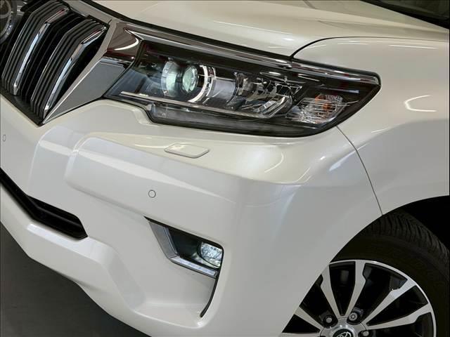 【ＬＥＤヘッドライト】非常に明るく前方を照らしてくれるので、悪天候や夜間の走行時も視界良好で安心してお乗りいただけます。