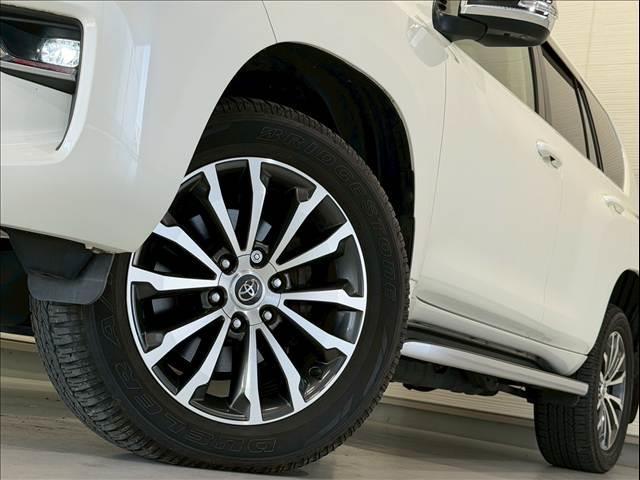 【純正アルミホイール】外観にマッチした純正アルミホイールを装着しております。各種社外アルミホイールや、スタッドレスタイヤも取扱いしております。是非ご相談ください♪