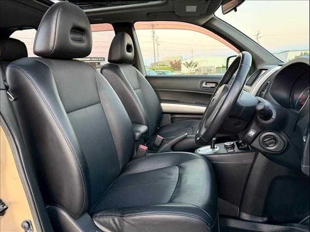 エクストレイル ２０Ｘ　ベージュ　マッドブラック　サンルーフ　シートヒーター　ルーフレール　純正ＨＤＤナビ　バックカメラ　サイドカメラ　ＥＴＣ　インテリジェントキー　純正１７インチＡＷ　カプロンシート　フロントフォグ（8枚目）