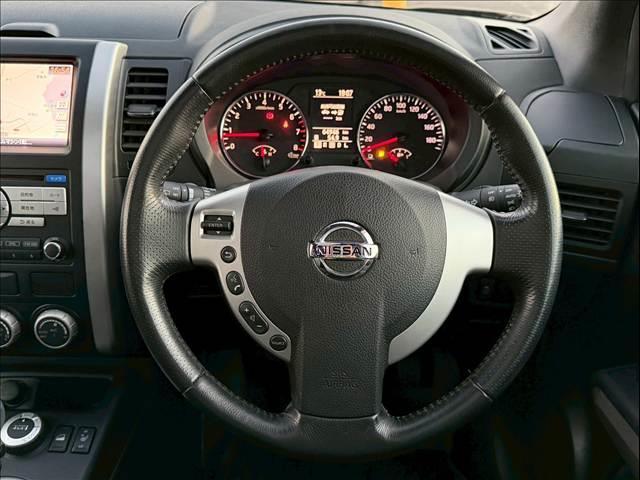 エクストレイル ２０Ｘ　ベージュ　マッドブラック　サンルーフ　シートヒーター　ルーフレール　純正ＨＤＤナビ　バックカメラ　サイドカメラ　ＥＴＣ　インテリジェントキー　純正１７インチＡＷ　カプロンシート　フロントフォグ（13枚目）