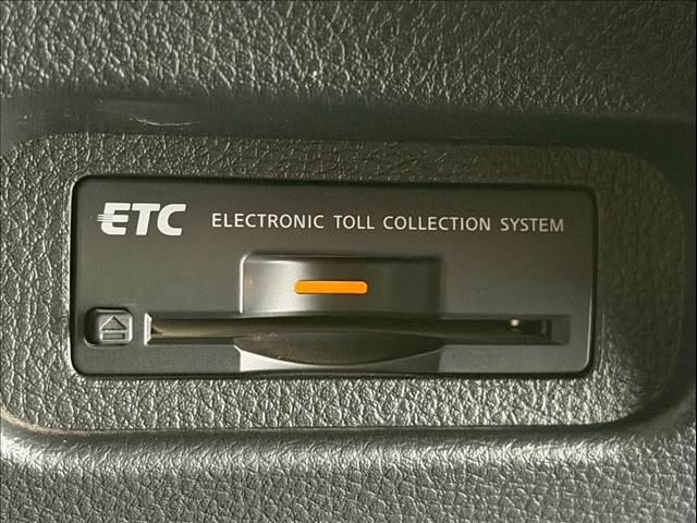 エクストレイル ２０Ｘ　ベージュ　マッドブラック　サンルーフ　シートヒーター　ルーフレール　純正ＨＤＤナビ　バックカメラ　サイドカメラ　ＥＴＣ　インテリジェントキー　純正１７インチＡＷ　カプロンシート　フロントフォグ（15枚目）