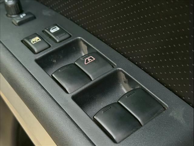 エクストレイル ２０Ｘ　ベージュ　マッドブラック　サンルーフ　シートヒーター　ルーフレール　純正ＨＤＤナビ　バックカメラ　サイドカメラ　ＥＴＣ　インテリジェントキー　純正１７インチＡＷ　カプロンシート　フロントフォグ（41枚目）