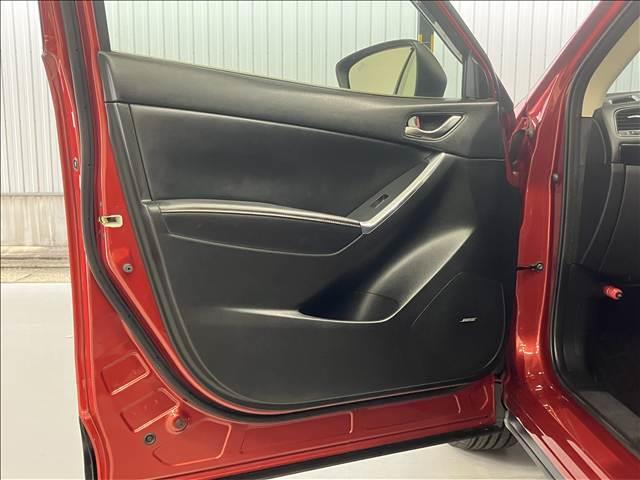 ＣＸ－５ ＸＤ　Ｌパッケージ　黒革　ＢＯＳＥサウンド　ＲＶＭ　シートヒーター　クルーズコントロール　パワーシート　ＥＴＣ　ＨＩＤヘッド　サイドカメラ　スマートキー　プッシュスタート　アイドリングストップ　純正１９インチＡＷ（26枚目）