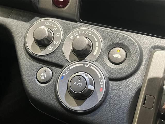 クロスロード ＨＩＤエディション　ケンウッドナビ　Ｂｌｕｅｔｏｏｔｈ　フルセグ　ＣＤ／ＤＶＤ再生　ＥＴＣ　キーレスキー　ＨＩＤヘッドライト　フロントフォグ　純正１７インチＡＷ　３列７人乗り（12枚目）