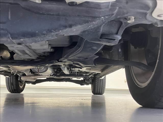 クロスロード ＨＩＤエディション　ケンウッドナビ　Ｂｌｕｅｔｏｏｔｈ　フルセグ　ＣＤ／ＤＶＤ再生　ＥＴＣ　キーレスキー　ＨＩＤヘッドライト　フロントフォグ　純正１７インチＡＷ　３列７人乗り（36枚目）