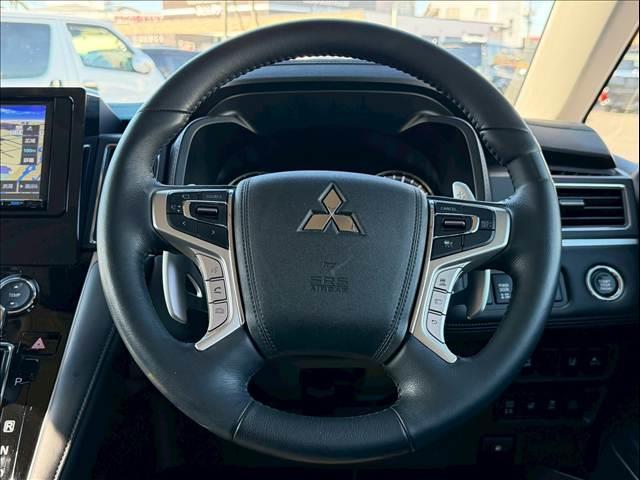 デリカＤ：５ Ｇ　パワーパッケージ　ＦＵＥＬ１７インチＡＷ　全周囲カメラ　ＢＳＭ　パワーバックドア　両側パワースライド　レーダークルーズ　シートヒーター　ステアリングヒーター　オートステップ　オートハイビーム　ケンウッドナビ８型ナビ（13枚目）