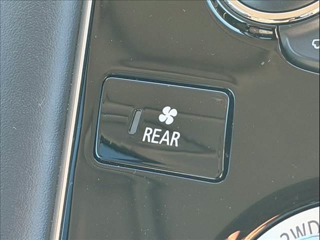 デリカＤ：５ Ｇ　パワーパッケージ　ＦＵＥＬ１７インチＡＷ　全周囲カメラ　ＢＳＭ　パワーバックドア　両側パワースライド　レーダークルーズ　シートヒーター　ステアリングヒーター　オートステップ　オートハイビーム　ケンウッドナビ８型ナビ（70枚目）