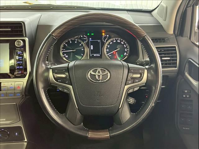 ランドクルーザープラド ＴＸ　Ｌパッケージ　サンルーフ　黒革　全周囲カメラ　ＢＳＭ　レーダークルーズ　シートヒーター／クーラー　オートハイビーム　レーンキープ　衝突軽減　コーナーセンサー　パワーシート　ＬＥＤ　ＵＳＢ　ＥＴＣ　純正１９インチＡＷ（13枚目）