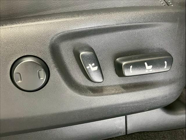 ランドクルーザープラド ＴＸ　Ｌパッケージ　サンルーフ　黒革　全周囲カメラ　ＢＳＭ　レーダークルーズ　シートヒーター／クーラー　オートハイビーム　レーンキープ　衝突軽減　コーナーセンサー　パワーシート　ＬＥＤ　ＵＳＢ　ＥＴＣ　純正１９インチＡＷ（16枚目）