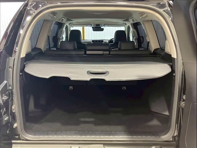 ランドクルーザープラド ＴＸ　Ｌパッケージ　サンルーフ　黒革　全周囲カメラ　ＢＳＭ　レーダークルーズ　シートヒーター／クーラー　オートハイビーム　レーンキープ　衝突軽減　コーナーセンサー　パワーシート　ＬＥＤ　ＵＳＢ　ＥＴＣ　純正１９インチＡＷ（22枚目）