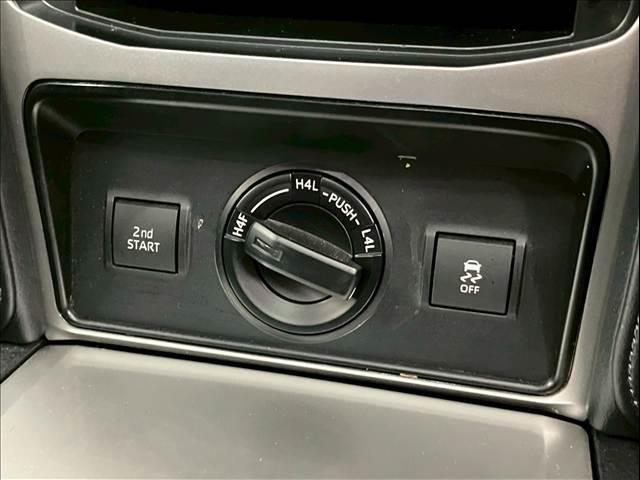 ランドクルーザープラド ＴＸ　Ｌパッケージ　サンルーフ　黒革　全周囲カメラ　ＢＳＭ　レーダークルーズ　シートヒーター／クーラー　オートハイビーム　レーンキープ　衝突軽減　コーナーセンサー　パワーシート　ＬＥＤ　ＵＳＢ　ＥＴＣ　純正１９インチＡＷ（67枚目）