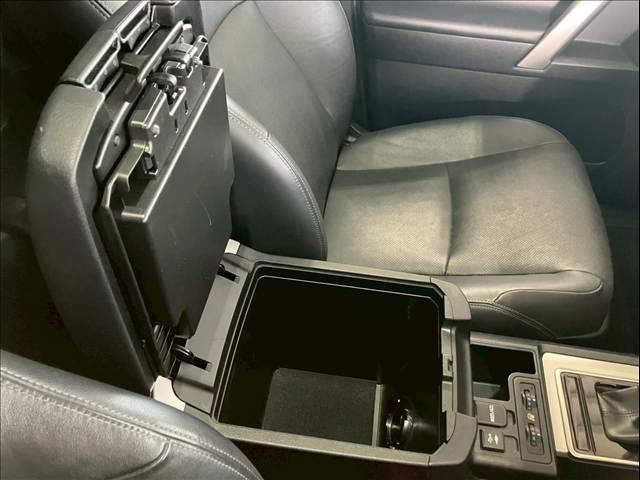 ランドクルーザープラド ＴＸ　Ｌパッケージ　サンルーフ　黒革　全周囲カメラ　ＢＳＭ　レーダークルーズ　シートヒーター／クーラー　オートハイビーム　レーンキープ　衝突軽減　コーナーセンサー　パワーシート　ＬＥＤ　ＵＳＢ　ＥＴＣ　純正１９インチＡＷ（70枚目）